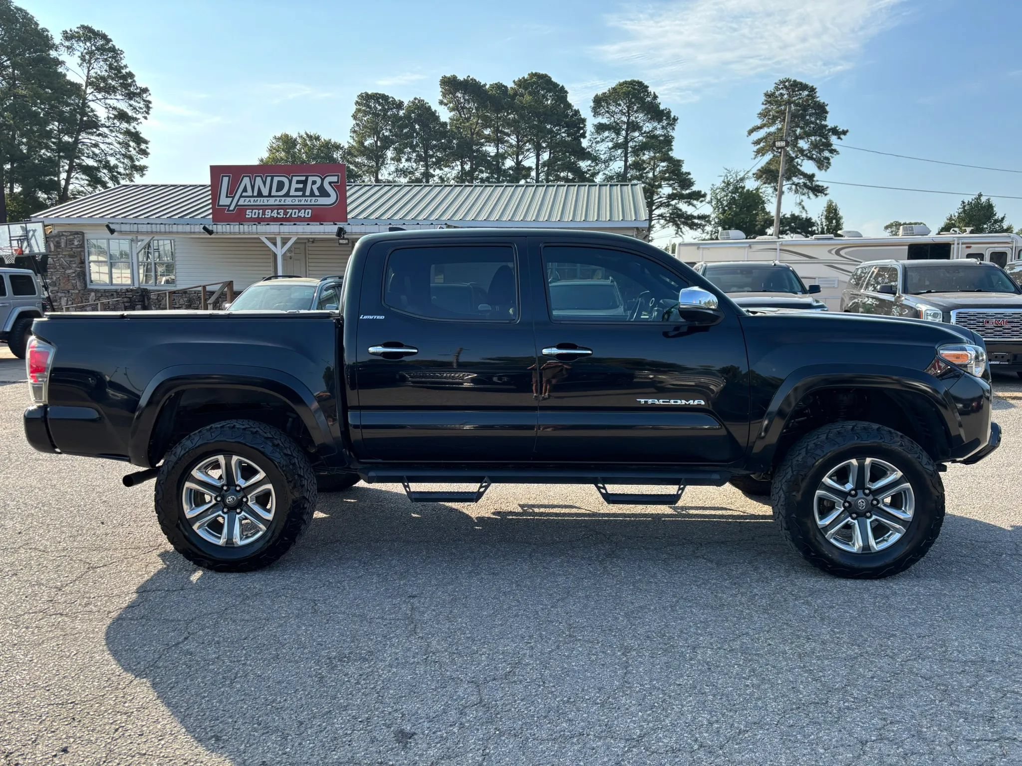 Used 2016 Toyota Tacoma Limited w/ Towing Package AWD/4WD image 6