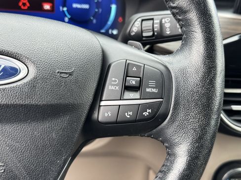 Used 2020 Ford Escape Titanium image 31