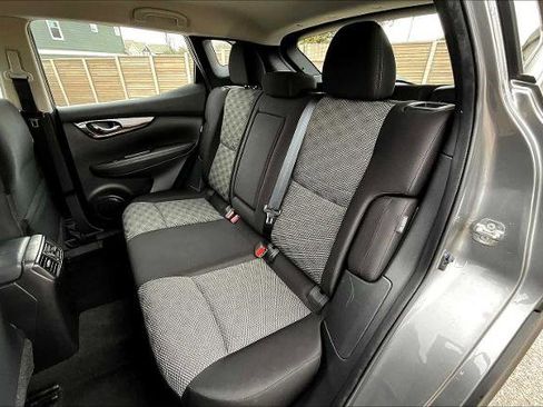 Certified 2021 Nissan Rogue Sport SV image 18