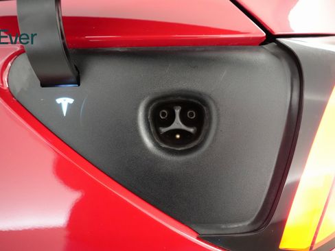 Used 2021 Tesla Model Y Long Range image 25