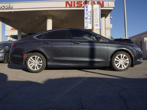 Used 2017 Chrysler 200 Limited Platinum image 3