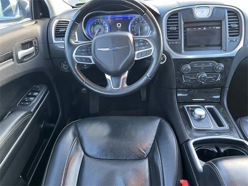 Used 2017 Chrysler 300 C image 10
