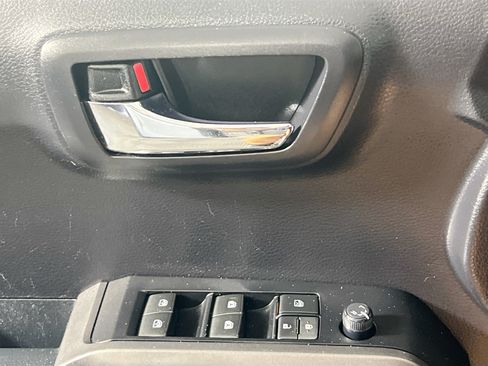 Used 2021 Toyota Tacoma TRD Sport w/ Technology Package AWD/4WD image 16