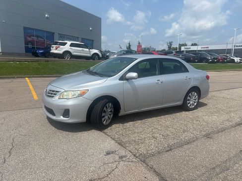 Used 2013 Toyota Corolla LE FWD image 11