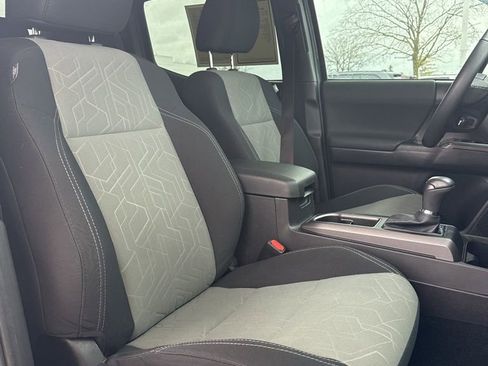 Used 2022 Toyota Tacoma TRD Sport image 24