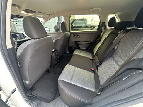 Used 2023 Nissan Rogue SV image 14