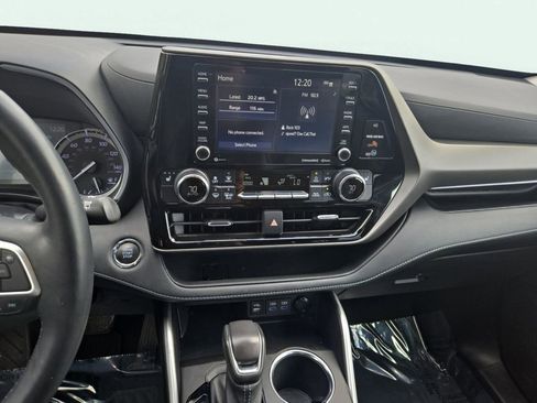 Used 2022 Toyota Highlander XLE image 26