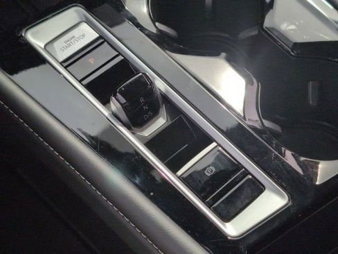 Used 2025 Volkswagen Atlas SE FWD image 19
