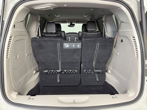 Used 2021 Chrysler Pacifica Touring-L image 26