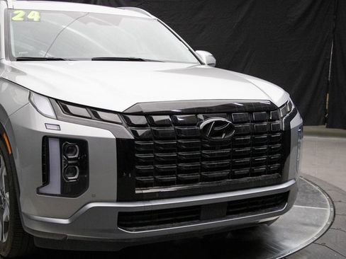 Used 2024 Hyundai Palisade SEL w/ Premium Package image 3