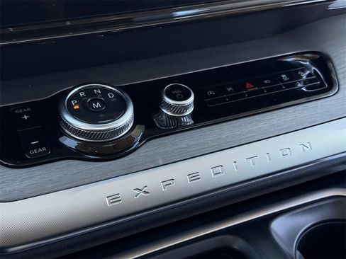 New 2026 Ford Expedition Platinum w/ Driver's Package image 18