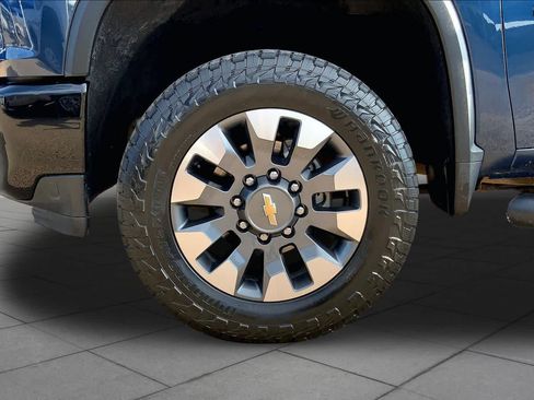 Used 2021 Chevrolet Silverado 2500 Custom w/ Custom Value Package AWD/4WD image 11