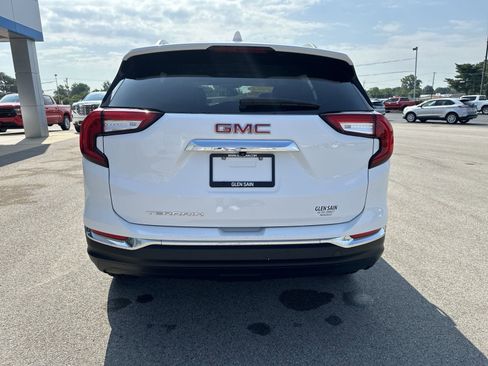 Used 2023 GMC Terrain SLT image 4