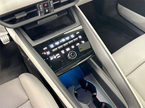 Certified 2024 Porsche Macan Turbo Electric AWD/4WD image 24