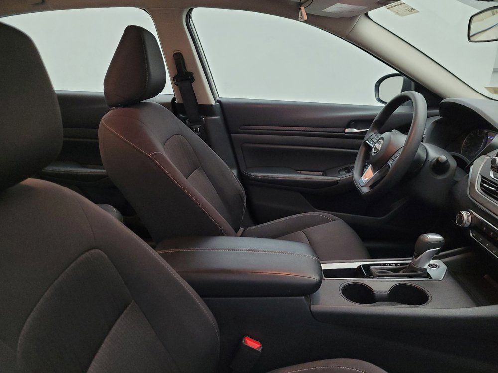 Used 2025 Nissan Altima 2.5 SV FWD image 21