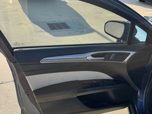 Used 2019 Ford Fusion SE w/ Equipment Group 151A FWD image 19