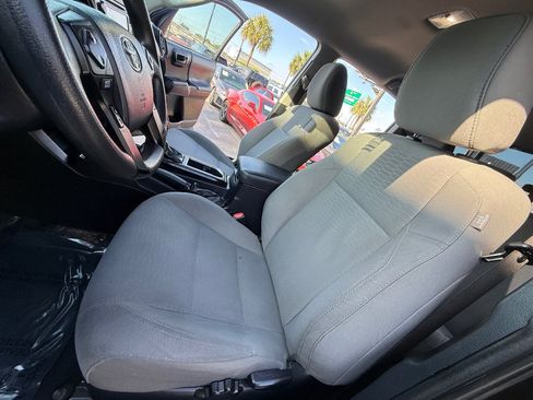 Used 2018 Toyota Tacoma SR AWD/4WD image 28