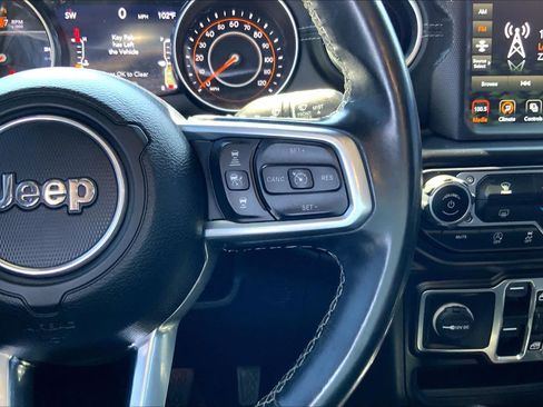 Used 2020 Jeep Gladiator Overland AWD/4WD image 24