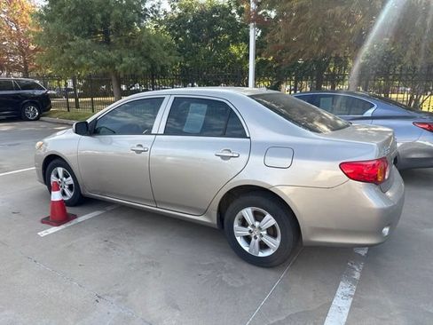 Used 2010 Toyota Corolla LE FWD image 3