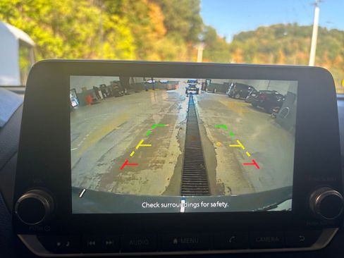 Used 2024 Nissan Sentra SV image 17