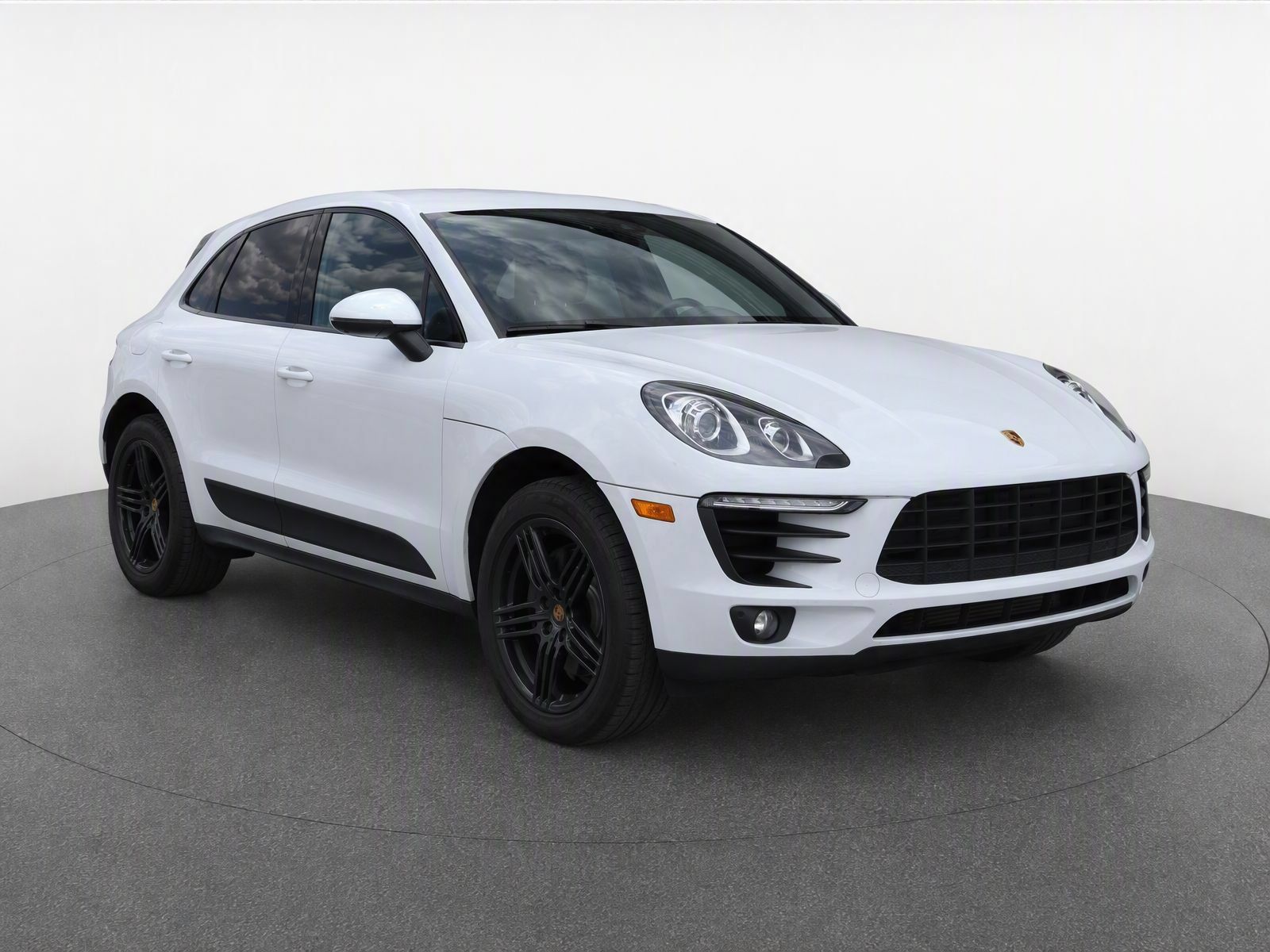 Used 2017 Porsche Macan AWD/4WD image 2