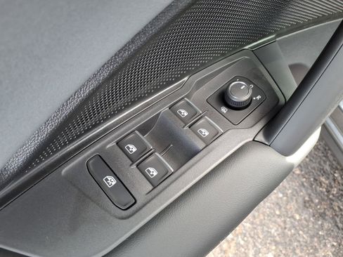 New 2026 Volkswagen Tiguan SE image 20