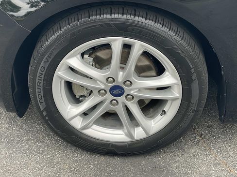 Used 2018 Ford Fusion SE w/ Fusion SE Technology Package FWD image 38