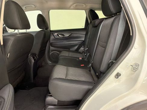 Used 2018 Nissan Rogue SV FWD image 14