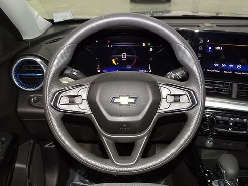 Used 2024 Chevrolet Trax LT FWD image 20