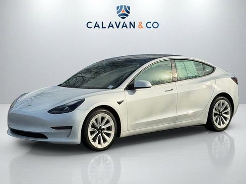 Used 2023 Tesla Model 3 Standard Range image 3