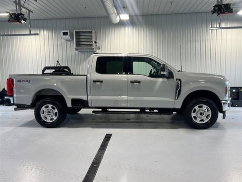 Used 2025 Ford F250 XLT image 2