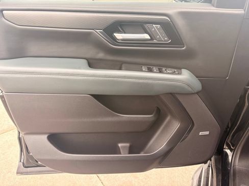 Used 2025 GMC Yukon AT4 AWD/4WD image 11