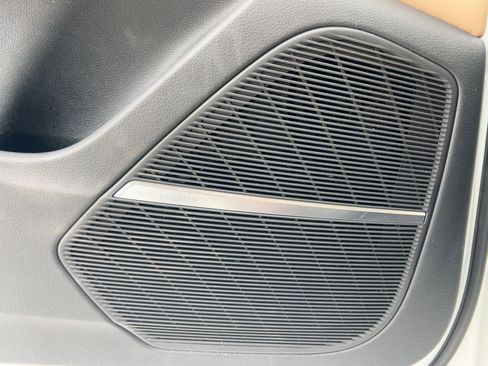 Used 2023 Audi Q8 Premium Plus image 21