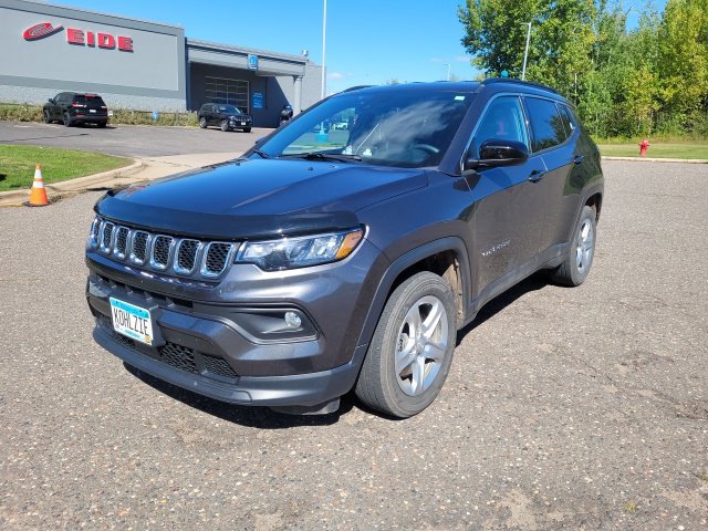 Used 2024 Jeep Compass Latitude w/ Convenience Group AWD/4WD image 1