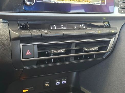 Used 2025 Toyota Camry LE FWD image 28