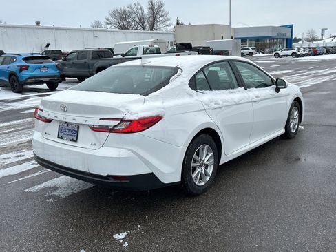 Used 2025 Toyota Camry LE image 9