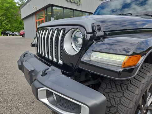 Used 2023 Jeep Wrangler Unlimited Sahara w/ Cold Weather Group AWD/4WD image 9
