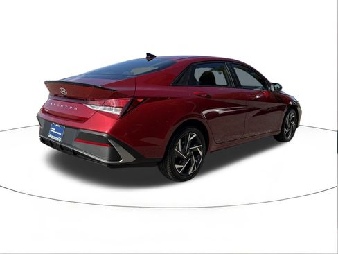 Certified 2025 Hyundai Elantra Sport image 3