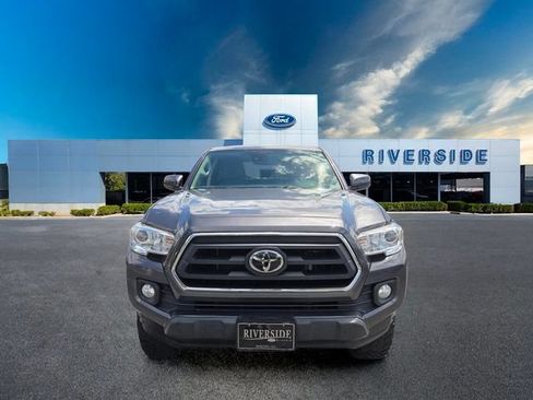 Used 2021 Toyota Tacoma SR5 AWD/4WD image 2