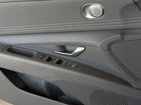 Certified 2025 Hyundai Elantra SEL FWD image 22