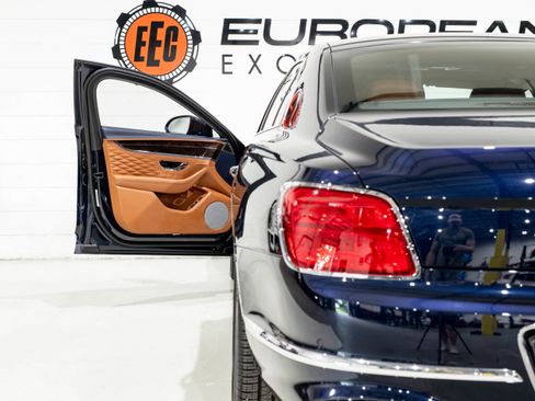 Used 2021 Bentley Flying Spur W12 AWD/4WD image 21