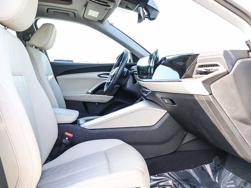 Used 2025 Audi Q5 Premium w/ Convenience Package image 21