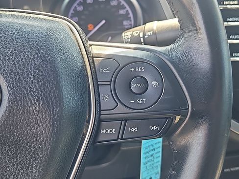Used 2018 Toyota Camry SE FWD image 18