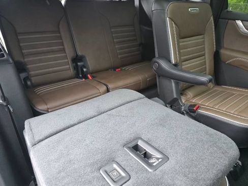 New 2026 GMC Acadia Denali Ultimate w/ LPO, Floor Liner Package AWD/4WD image 21