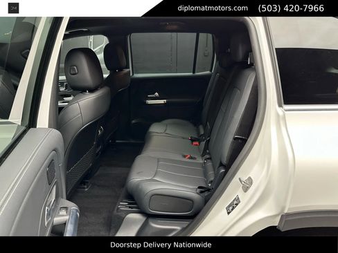 Used 2024 Mercedes-Benz EQB 300 4MATIC image 21