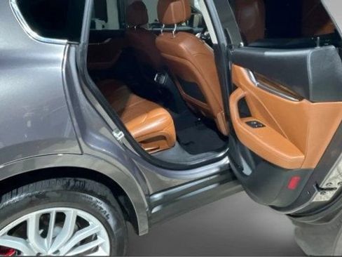 Used 2022 Maserati Levante GT image 12