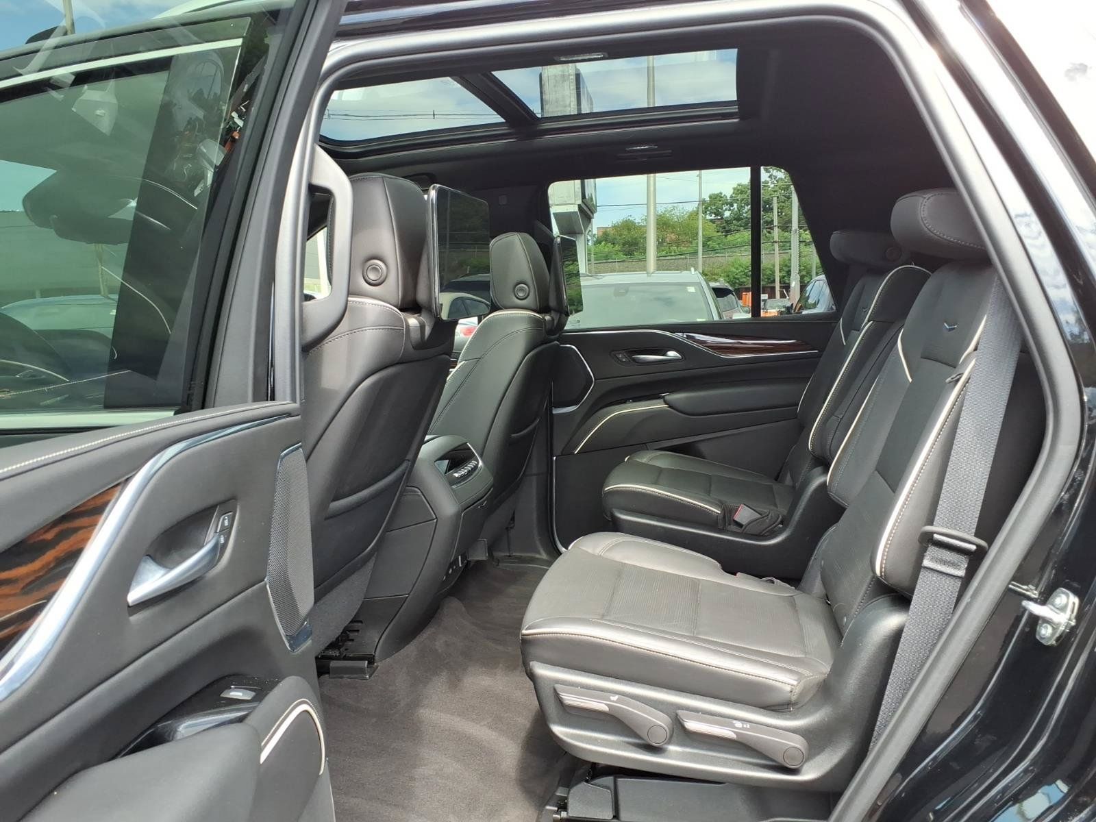 Certified 2023 Cadillac Escalade Premium Luxury w/ LPO, Floor Liner Package AWD/4WD image 15