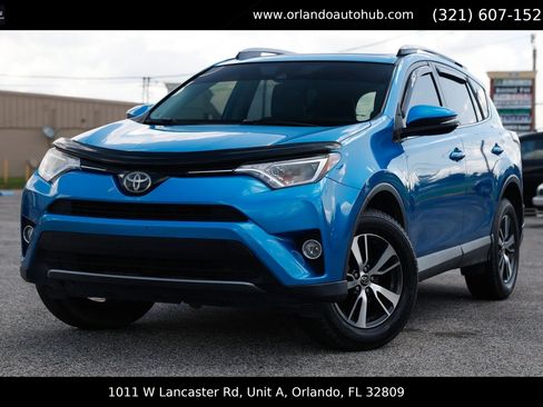 Used 2017 Toyota RAV4 XLE FWD image 1