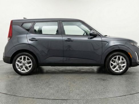 Used 2025 Kia Soul LX w/ LX Technology Package FWD image 11