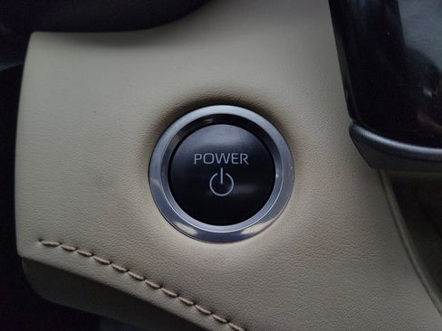 Used 2024 Toyota Highlander XLE image 29